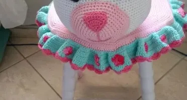 Capa para banquinho em croche