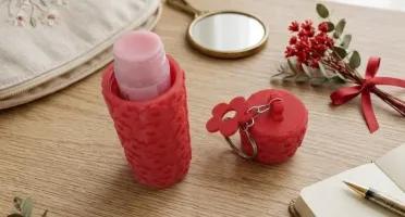 Chaveiro Porta-Protetor Labial Floral com Tampa