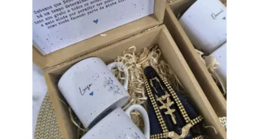 Kit Religioso com Caixa e Canecas Personalizadas