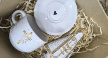 Kit Religioso com Caixa e Canecas Personalizadas