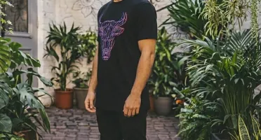 Camiseta Preta Touro