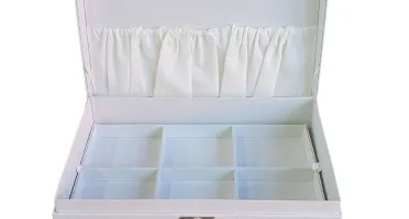Porta-Joias Grande em Linho Off-White com Porta-Anéis