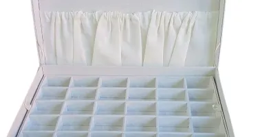Porta-Joias Grande em Linho Off-White com Porta-Anéis