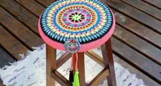 Capa para Banqueta Mandala Multicolorida Neon em Crochê