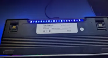 Teclado AG68 da zifriend com cores vibrantes