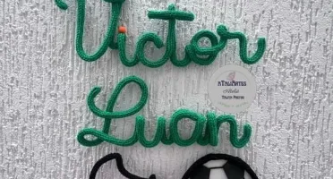 Porta Maternidade Nome Composto Chuteira e Bola em Tricotin