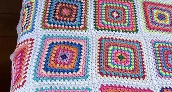 Manta Multicolorida em Crochê