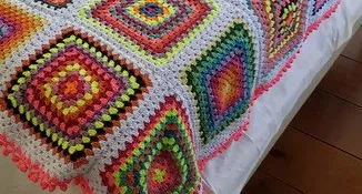 Manta Multicolorida em Crochê