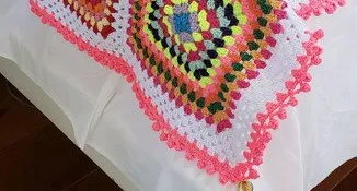 Manta Multicolorida em Crochê