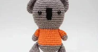 Coala Camisa Laranja Amigurumi