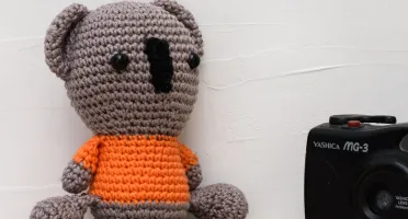 Coala Camisa Laranja Amigurumi