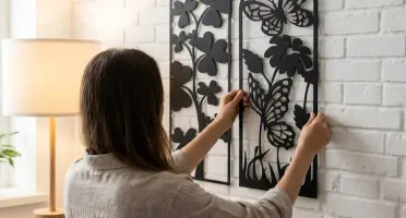Kit 2 Quadros Florais com Borboletas em MDF Preto