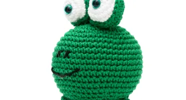 Sapo bola em amigurumi