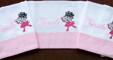 Kit Toalha com Capuz e 3 Fraldas de Boca