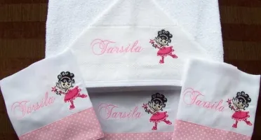 Kit Toalha com Capuz e 3 Fraldas de Boca