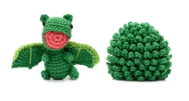 Ovo com filhote de Dragão verde em amigurumi