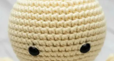 Polvo Newborn Amarelo Amigurumi