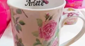 Caneca Floral de Porcelana Personalizada - 240 ml