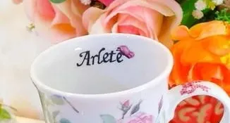 Caneca Floral de Porcelana Personalizada - 240 ml
