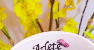 Caneca Floral de Porcelana Personalizada - 240 ml
