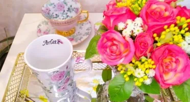 Caneca Floral de Porcelana Personalizada - 240 ml