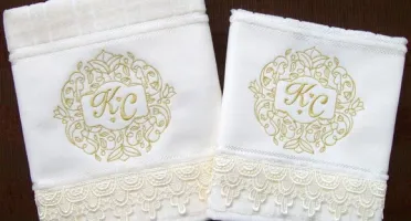Kit de Toalhas Rosto e Mão com Monograma e Guipir