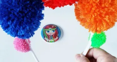 Tiara Coroa de Pompons Grandes