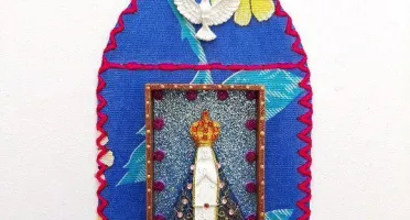 Capelinha de Chita Bordada "N. S. Aparecida"