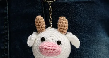 Chaveiro vaquinha em amigurumi