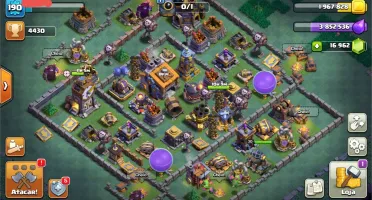 Clash of Clans CV 13 bastante upado e mais de 17 mil gemas.