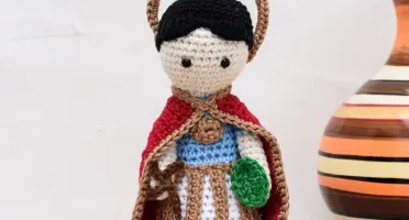 Santo Expedito em amigurumi