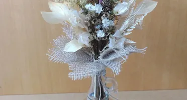 Arranjo com flores desidratadas - Marrom