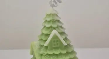 Vela Natalina Decorativa Árvore com Casa - Aromas