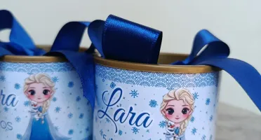 Tubo latas para aniversário