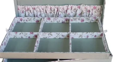 Porta-Joias Grande em Linho Floral de 4 Andares