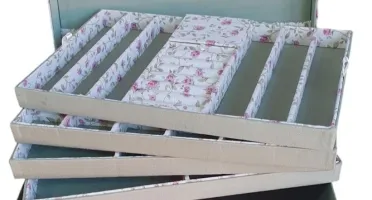 Porta-Joias Grande em Linho Floral de 4 Andares
