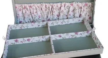 Porta-Joias Grande em Linho Floral de 4 Andares