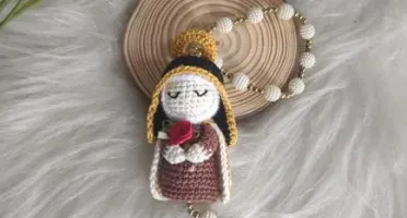 Terço de Crochê com Mini Santinha