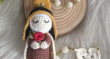 Terço de Crochê com Mini Santinha