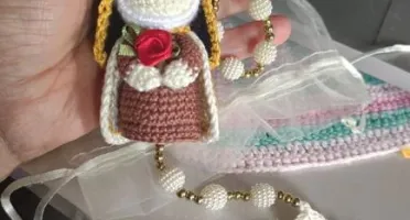 Terço de Crochê com Mini Santinha