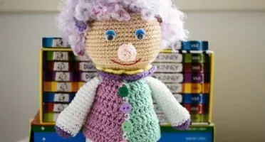 Palhaça de Cabelo Crespo em Amigurumi