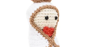 Mini Nossa Senhora de Fátima em amigurumi