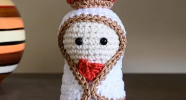 Mini Nossa Senhora de Fátima em amigurumi