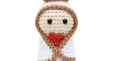 Mini Nossa Senhora de Fátima em amigurumi