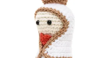Mini Nossa Senhora de Fátima em amigurumi
