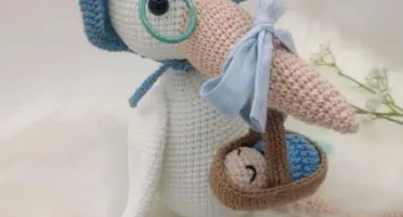 Amigurumi Cegonha com Bebê em Crochê