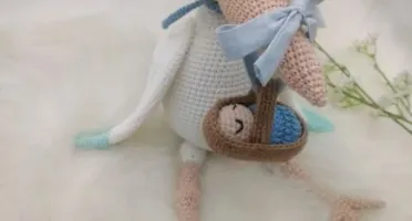 Amigurumi Cegonha com Bebê em Crochê