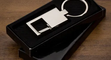 Chaveiro de Metal com Mosquetão e Caixa