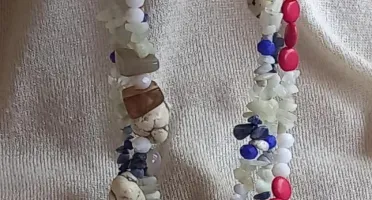 Colar de Três Voltas com Cristais e Pedras