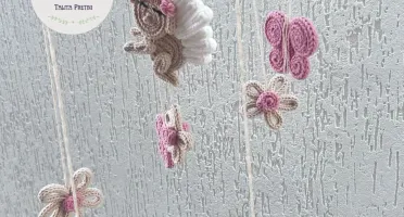 Móbile Flores, Borboletas e Anjo em Tricotin